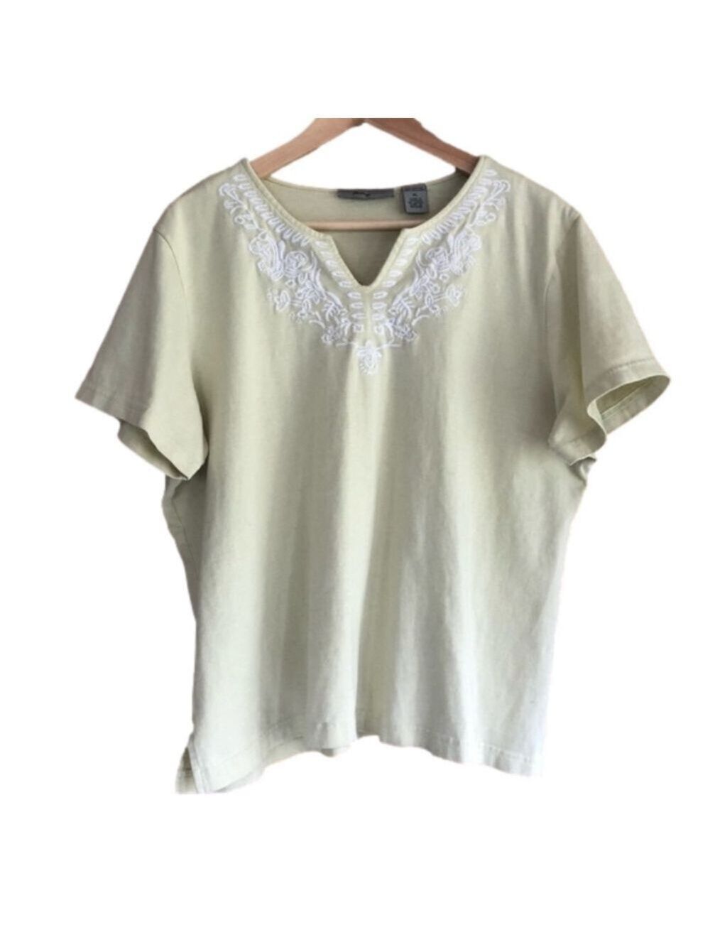 Analogy floral embroidered notched v-neck tee size XL